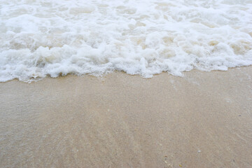 The beautiful waves on the beach refresh and calm the mind by focusing on the object