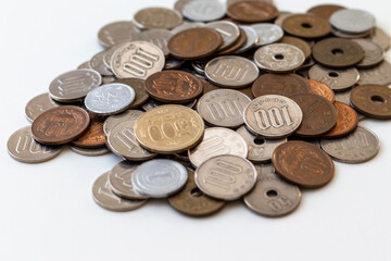 たくさんの日本の硬貨