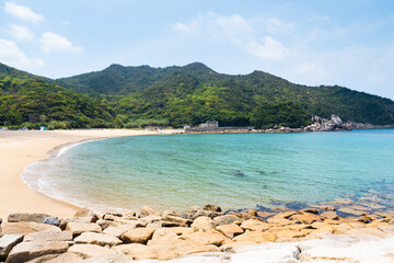 糸島市の美しいビーチ、芥屋の海水浴場