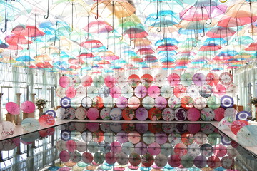 傘, 色, 模様, 質感, カラフル, カーペット, 柄, 天井, ビーズ, かさ, デコレーション, 雨天, クラフト, キャンデー, 店, 色, ゆか, 雨, ファッション, デザイン, 水, ミラー, リフレクション , 福島