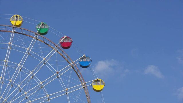 Ferris Wheel Spinning.