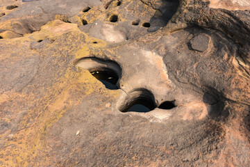 The stone slabs in the dry creek are broken. It is a slit hole because of the long erosion force of natural currents.
