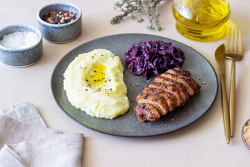Duck breast with mashed potatoes and red cabbage.