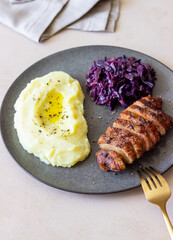 Duck breast with mashed potatoes and red cabbage.
