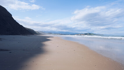 Fototapeta na wymiar Ocean bay, ocean coastline with empty sandy beach