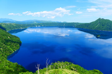 阿寒摩周国立公園。神秘の湖、摩周湖。弟子屈、北海道、日本。6月下旬。