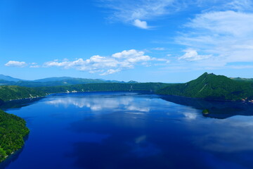 阿寒摩周国立公園。神秘の湖、摩周湖。弟子屈、北海道、日本。6月下旬。