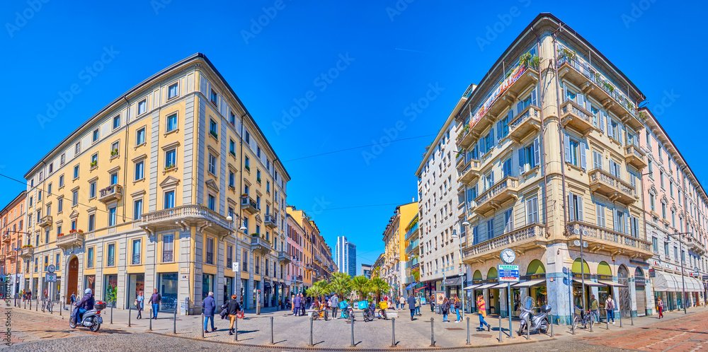 Sticker Panorama of the historical buildings along Corso Come street, famous pedestrian street with numerous restaurants and stores, Milan, Italy