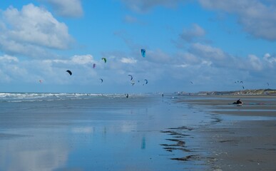 kite surfing at the ocean 