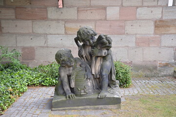 Statue an der Historischen Burg in der Altstadt von Nürnberg, Franken, Bayern