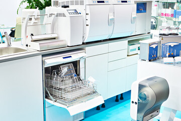 Steam sterilizers and autoclaves