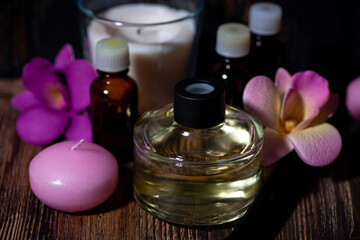 Obraz na płótnie Canvas attributes of spa treatments - candles, aroma diffuser, rattan sticks and aroma oils, closeup