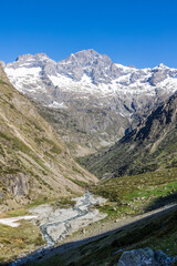 Paysage depuis le chemin de randonnée vers le Refuge de Chabournéou dans la Vallée du Valgaudemar