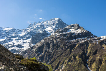 Sommet du Sirac sur le chemin de randomnée menant au Lac de Vallonpierre
