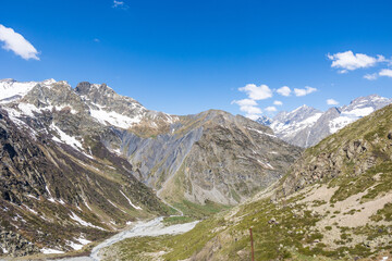Paysage depuis le chemin de randonn&eacute;e vers le Refuge de Chabourn&eacute;ou dans la Vall&eacute;e du Valgaudemar