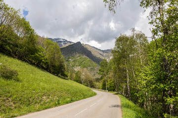 Vue sur les montagnes depuis le village de Villar-Loubière, dans la Vallée du Valgaudemar