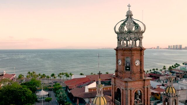 A beautiful shot of the iconic church of Puerto Vallarta with the ocean as background
