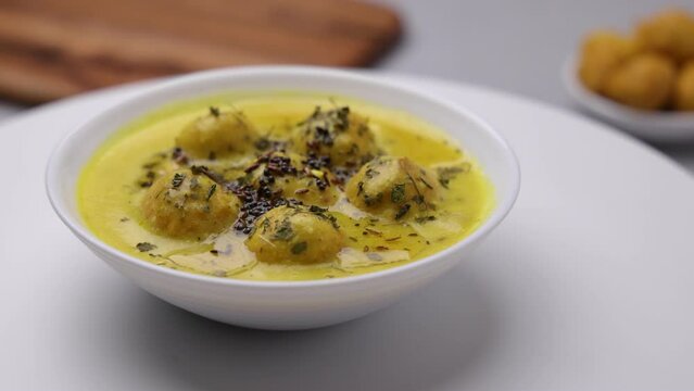 Kadi Pakoda served in a a white shallow plate