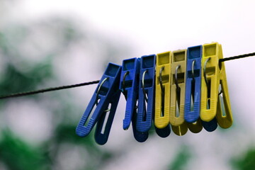 clothespins on a rope - obrazy, fototapety, plakaty