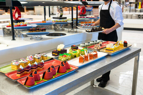 Photo Sweet Table Pastries And Cakes In The Hotel Bar With Staff