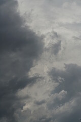 Fototapeta na wymiar Wolken Himmel kurz vor oder nach einem Gewitter mit Regenschauer