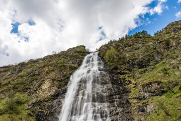 Obraz premium Cascade du Voile de la Mariée, à l'entrée du Cirque du Gioberney dans la Vallée du Valgaudemar