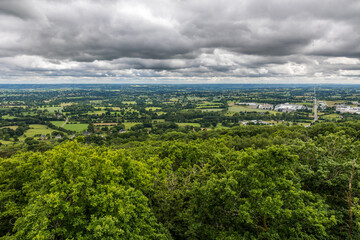 Obraz premium Point de vue sur le bocage normand depuis la Petite Chapelle Saint-Michel à Mortain