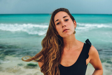 sexy latina girl posing in the caribbean beach of mexico - obrazy, fototapety, plakaty