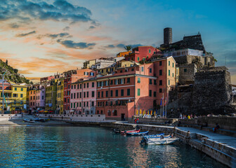 Obraz premium Vernazza village beach front houses, Cinque Terre, Italy
