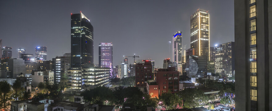 Ciudad de M&eacute;xico por la noche vista panor&aacute;mica 