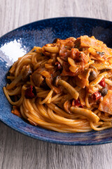 キノコのトマトソースパスタ