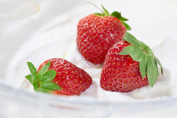 生クリームとイチゴ