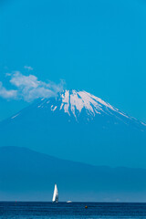 海の向こうの富士山