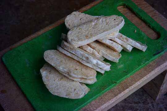 Raw tempeh gembos is made from processed soybeans,