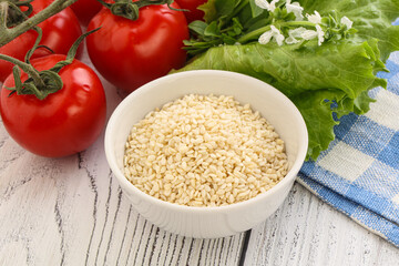 Raw sesame seeds in the bowl