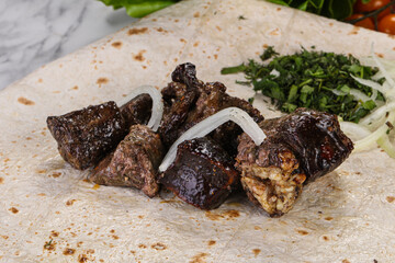 Roasted liver served onion rings