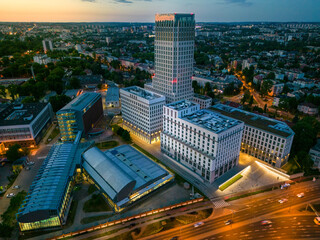 Unity Tower w Krakowie. Widok po zachodzie słońca. Nocna panorama - obrazy, fototapety, plakaty