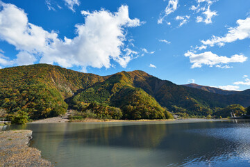 山梨県南巨摩郡　紅葉の雨畑ダム
