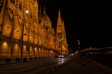 Fototapeta premium a nightscape photo for budapest city