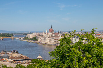 Fototapeta premium a cityscape photo for budapest during sunny day