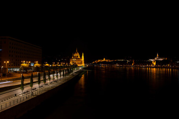 Obraz premium a nightscape photo for budapest city