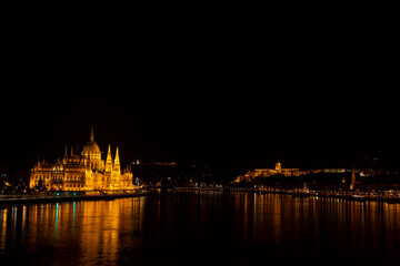 Fototapeta na wymiar a nightscape photo for budapest city