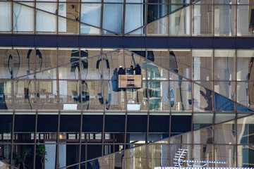 まど拭き作業の風景