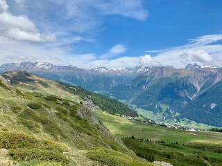Fototapeta na wymiar Panorama auf die Berge im Wallis, Rhonetal und die Bettmeralp - Bergwelt Schweiz