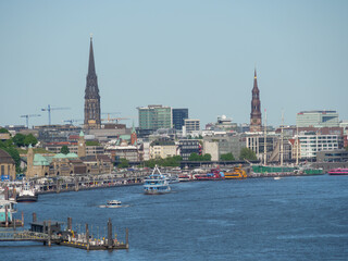 Obraz premium Die Stadt Hamburg, der Hafen und die Elbe