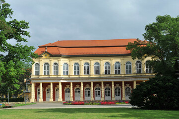 Fototapeta na wymiar Schlossgartensalon und Orangerie in Merseburg
