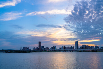 Fototapeta premium Amazing sunset in Dadaocheng, Taipei City,
