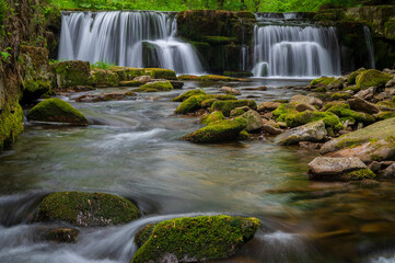 Fototapeta na wymiar Waterfall, vodopády