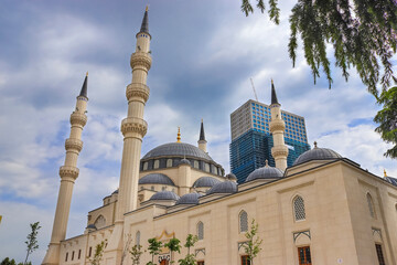 Fototapeta na wymiar The Great Mosque in the center of Tirana, the capital of Albania. Old city, religion, Islam, muslims.