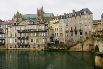 Fototapeta na wymiar Houses facing the Moselle in Metz (Lorraine), France.